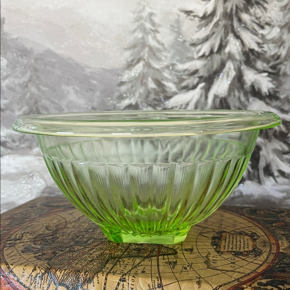 Vintage Uranium Glass Ribbed Bowl – Depression Era – Glows Under UV Blacklight